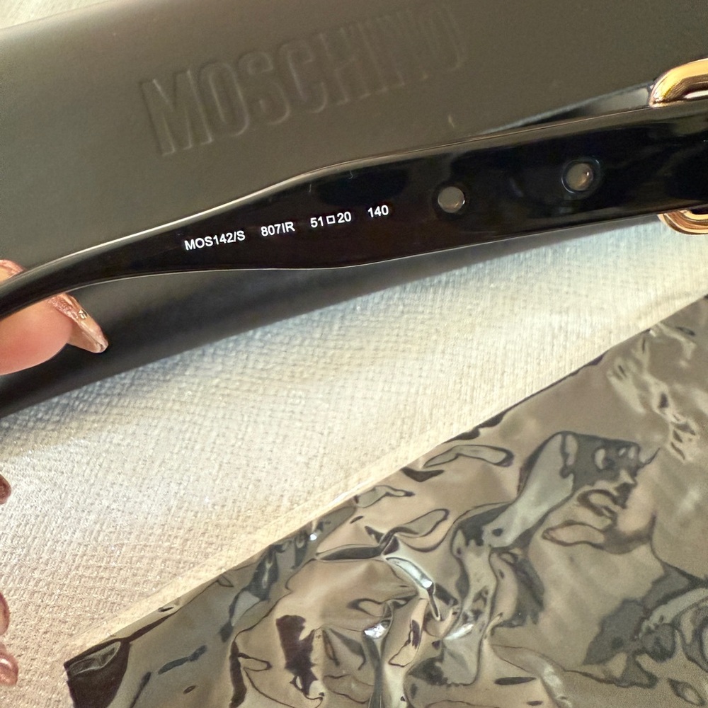 MOSCHINO CAT EYE SUNNIES - Picture 3 of 9